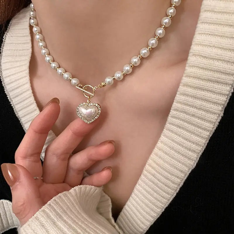 Elegant Pearl Necklace for Women Heart Pendant Necklaces Luxury Imitation Pearls Chain Necklaces Korean Jewelry Gifts B