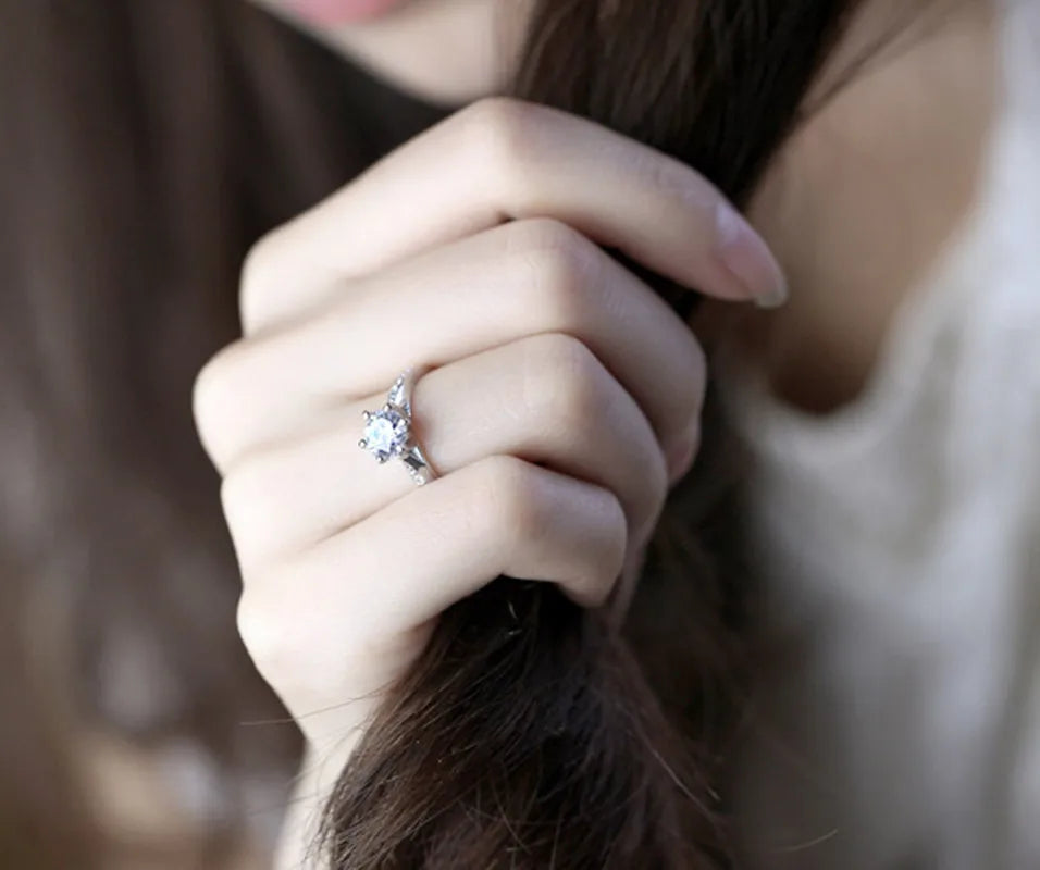Luxury 925 Sterling Silver Classic Ring for Women Six Claw Jewelry Simple 70Ct Diamond Ring Imitation Diamond Women'S Ring